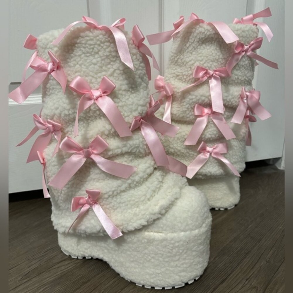 NWOB Dolls Kill / Sugar Thrillz Pinky Promise Snuggle Wonderland Platform Boots